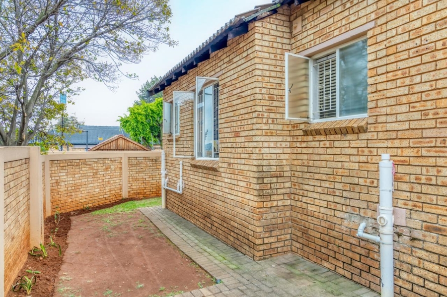 3 Bedroom Property for Sale in Weltevreden A H Gauteng