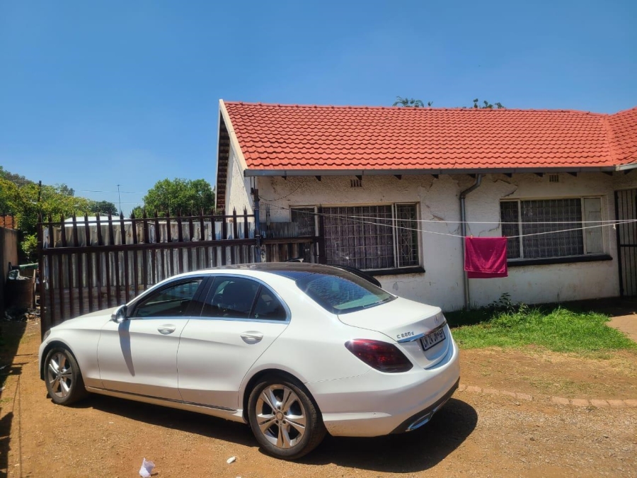 5 Bedroom Property for Sale in Rhodesfield Gauteng