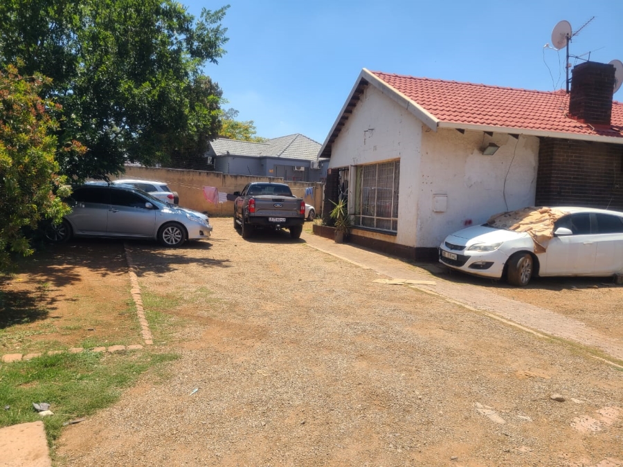 5 Bedroom Property for Sale in Rhodesfield Gauteng