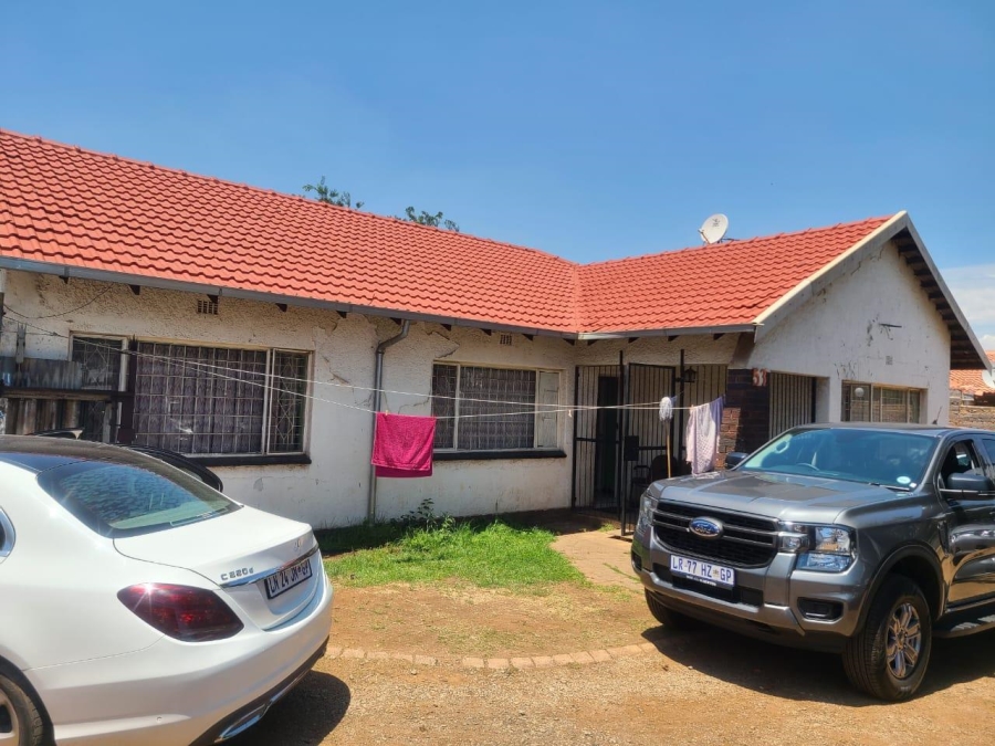 5 Bedroom Property for Sale in Rhodesfield Gauteng