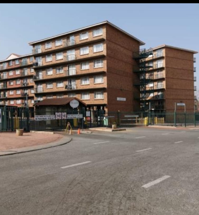 1 Bedroom Property for Sale in Die Hoewes Gauteng