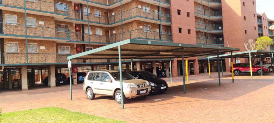 1 Bedroom Property for Sale in Die Hoewes Gauteng