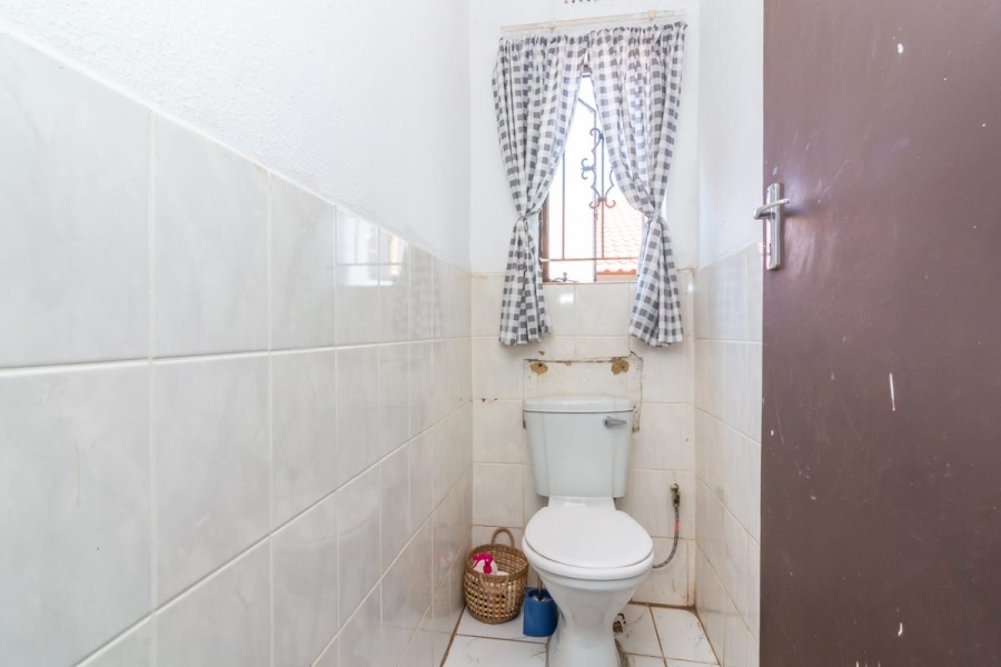 4 Bedroom Property for Sale in Groblerpark Gauteng