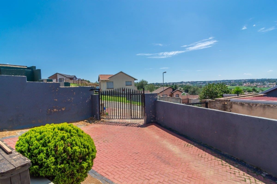 4 Bedroom Property for Sale in Groblerpark Gauteng