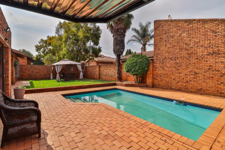 3 Bedroom Property for Sale in Beyerspark Gauteng