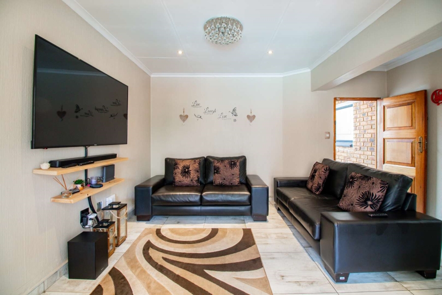 3 Bedroom Property for Sale in Beyerspark Gauteng