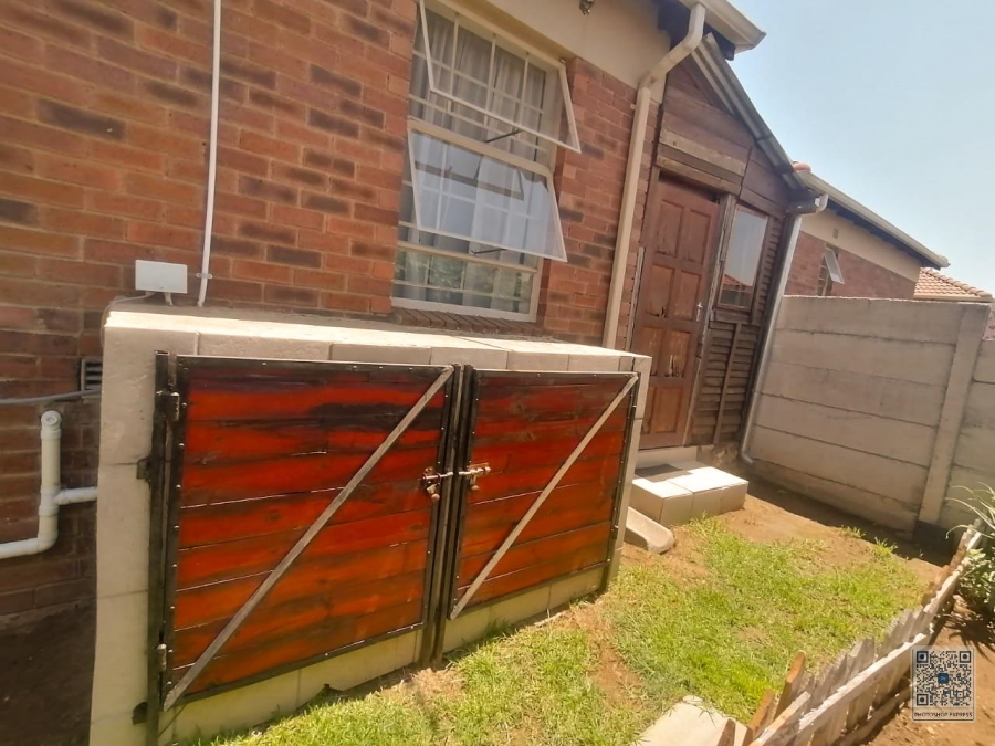 2 Bedroom Property for Sale in Thatch Hill Estate Gauteng