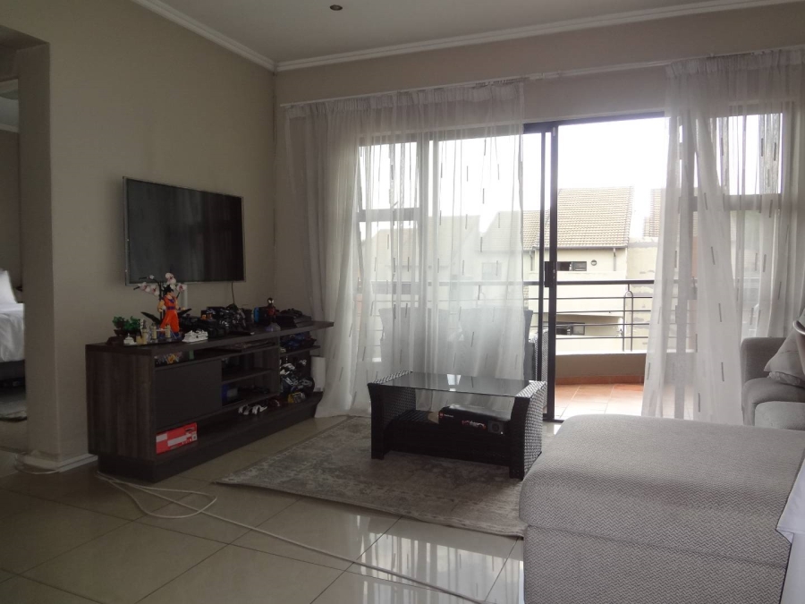 To Let 2 Bedroom Property for Rent in Fourways Gardens Gauteng