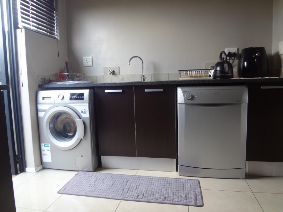 To Let 2 Bedroom Property for Rent in Fourways Gardens Gauteng