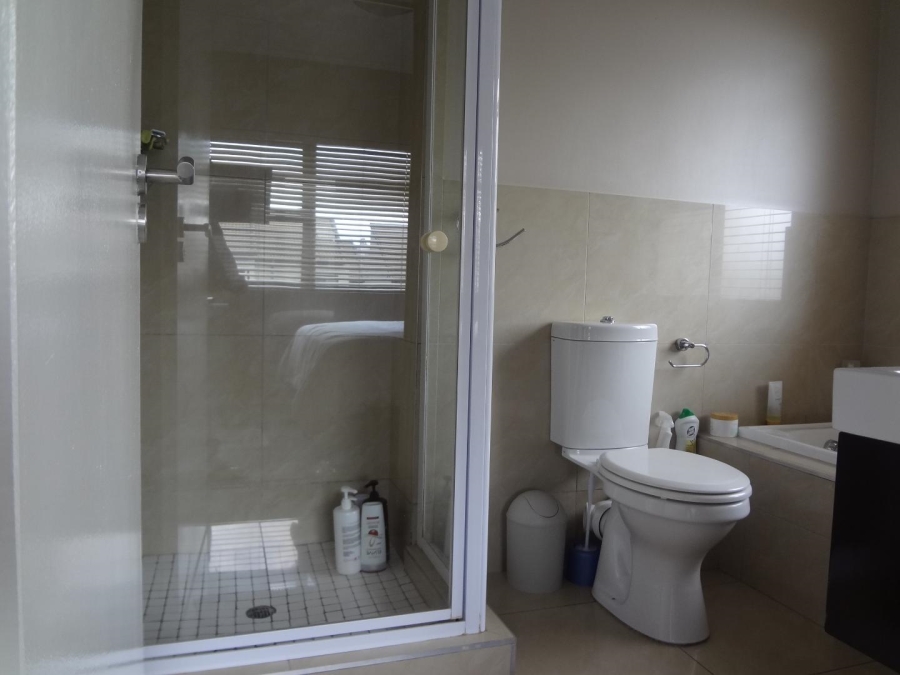 To Let 2 Bedroom Property for Rent in Fourways Gardens Gauteng