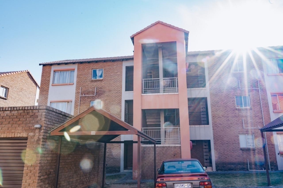 To Let 2 Bedroom Property for Rent in Vorna Valley Gauteng