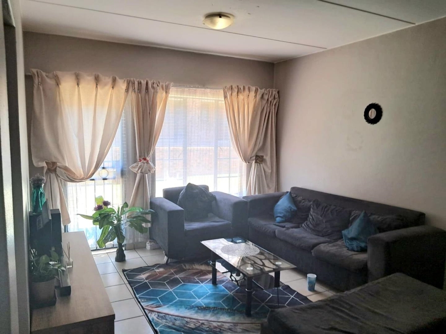 To Let 2 Bedroom Property for Rent in Grand Central Gauteng