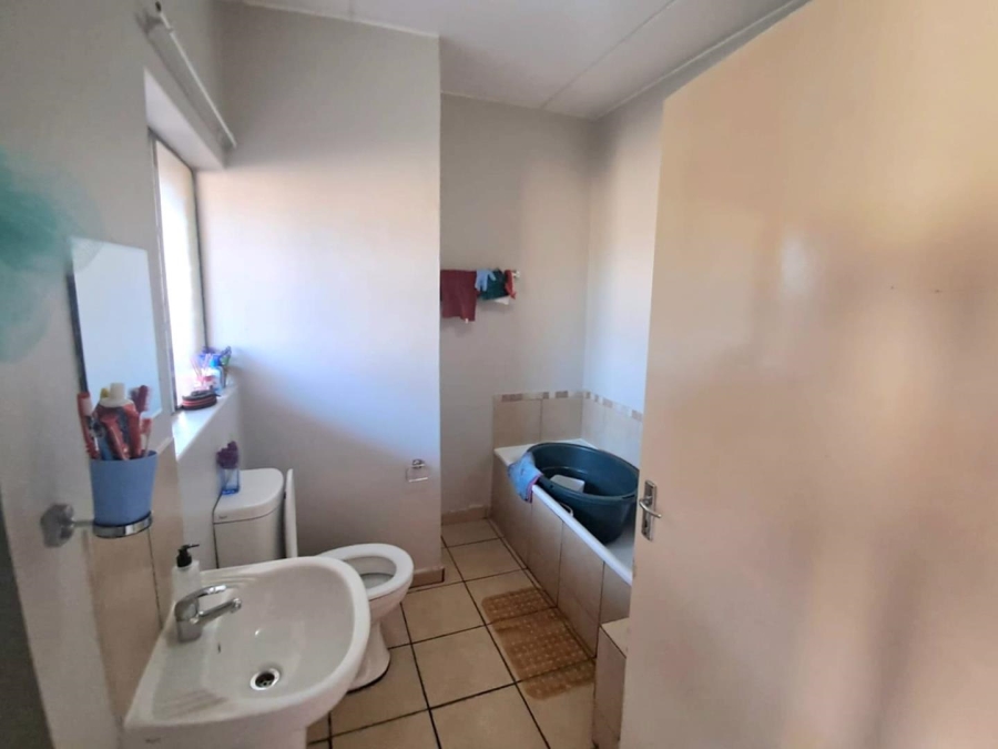 To Let 2 Bedroom Property for Rent in Grand Central Gauteng