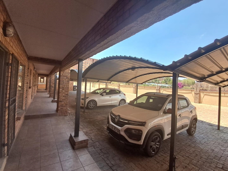 To Let 2 Bedroom Property for Rent in Grand Central Gauteng