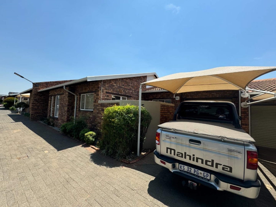 3 Bedroom Property for Sale in Brackenhurst Gauteng