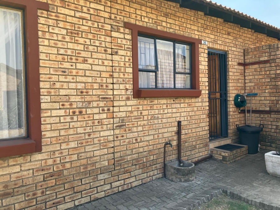 To Let 2 Bedroom Property for Rent in Riversdale Gauteng