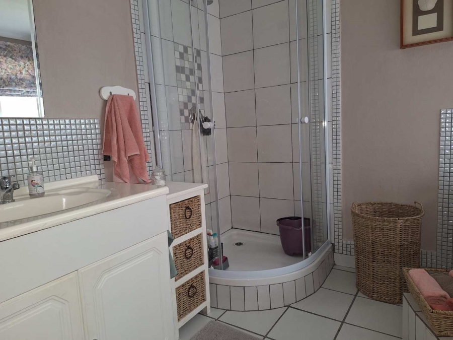 3 Bedroom Property for Sale in Farrarmere Gauteng