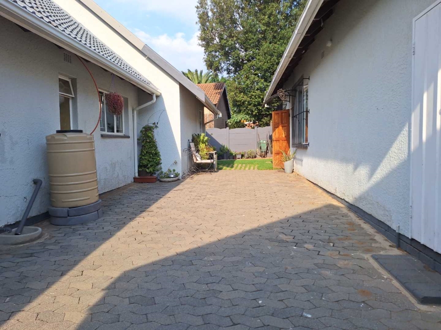 3 Bedroom Property for Sale in Farrarmere Gauteng