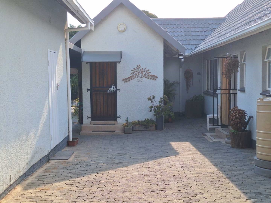 3 Bedroom Property for Sale in Farrarmere Gauteng