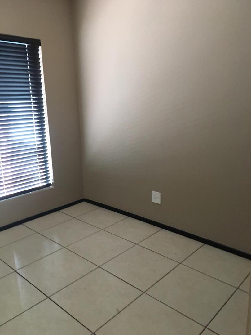 2 Bedroom Property for Sale in Greenstone Hill Gauteng