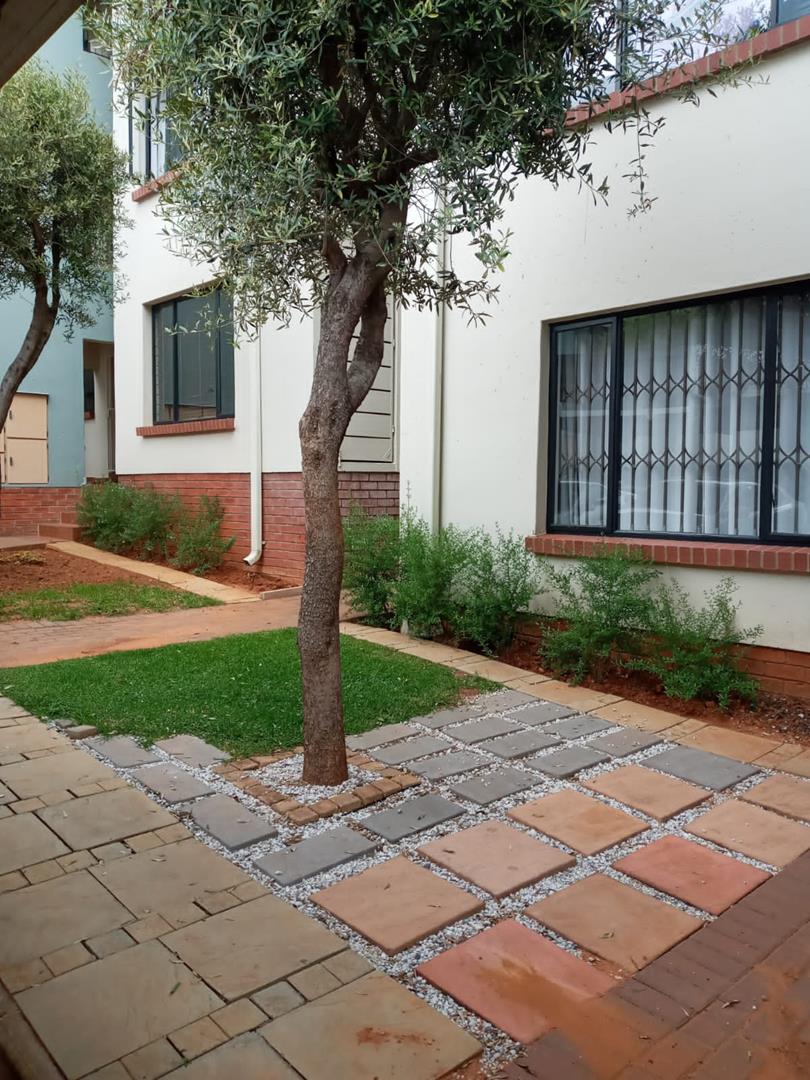 2 Bedroom Property for Sale in Greenstone Hill Gauteng