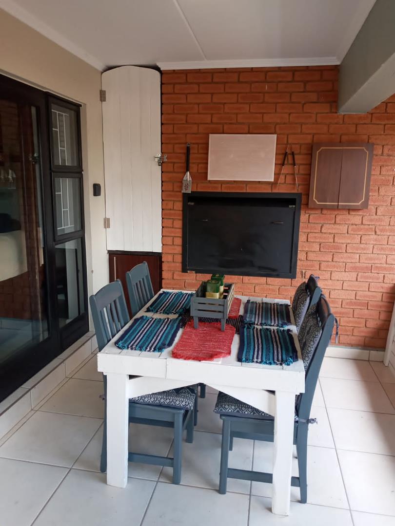 2 Bedroom Property for Sale in Greenstone Hill Gauteng