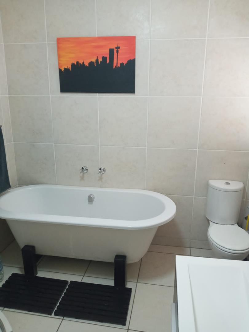 2 Bedroom Property for Sale in Greenstone Hill Gauteng