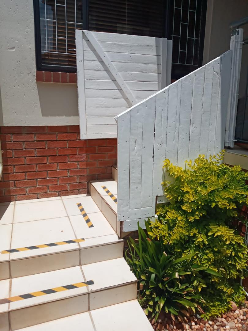 2 Bedroom Property for Sale in Greenstone Hill Gauteng