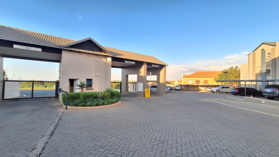 To Let 2 Bedroom Property for Rent in Ruimsig Gauteng