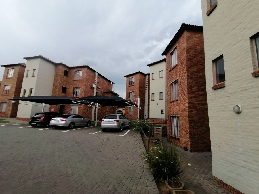 2 Bedroom Property for Sale in Birchleigh Gauteng