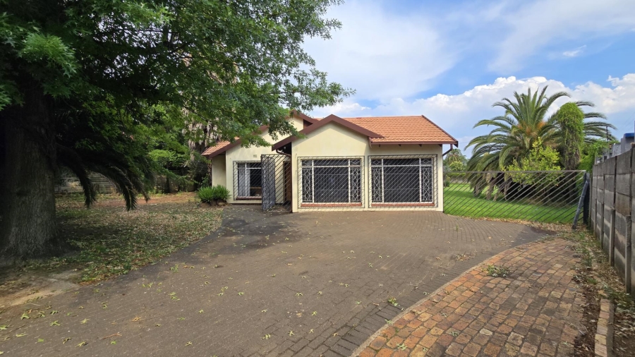 3 Bedroom Property for Sale in Brackendowns Gauteng