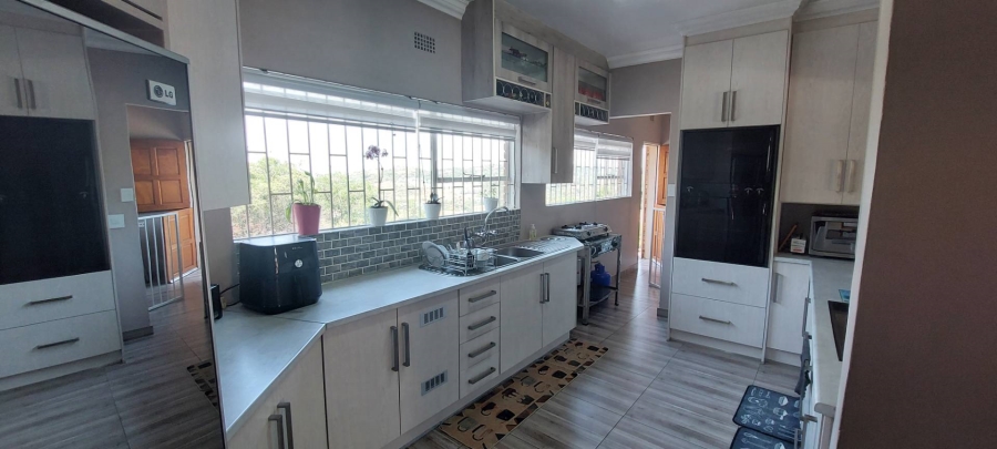 4 Bedroom Property for Sale in Bassonia Gauteng