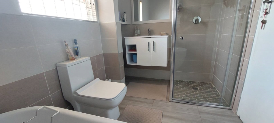 4 Bedroom Property for Sale in Bassonia Gauteng