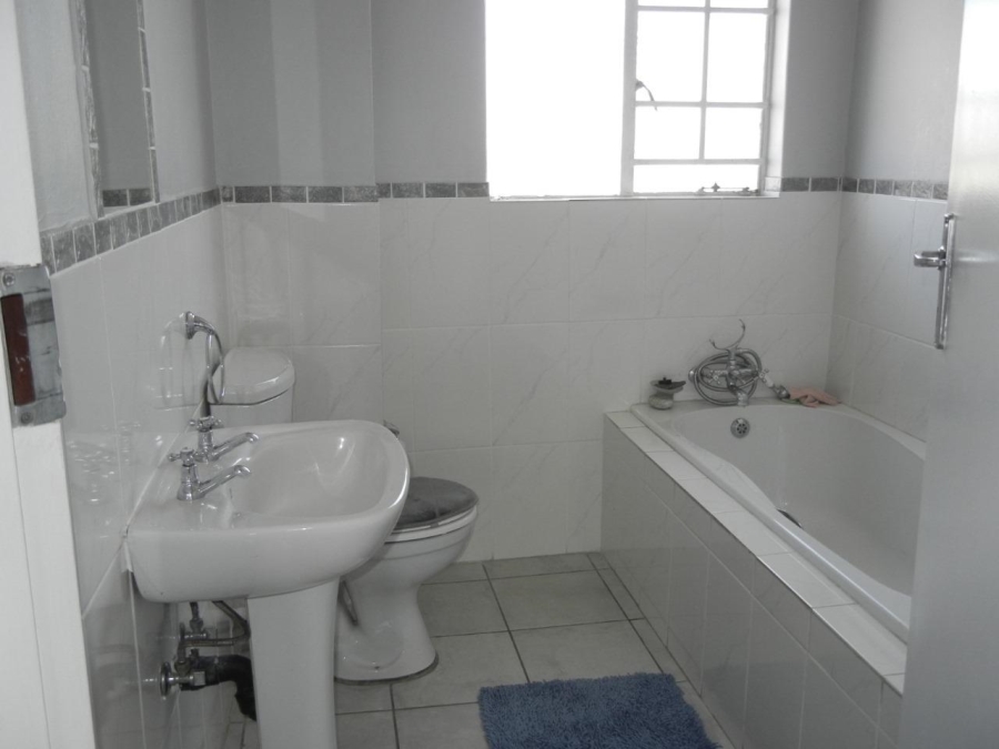 To Let 2 Bedroom Property for Rent in Castleview Gauteng