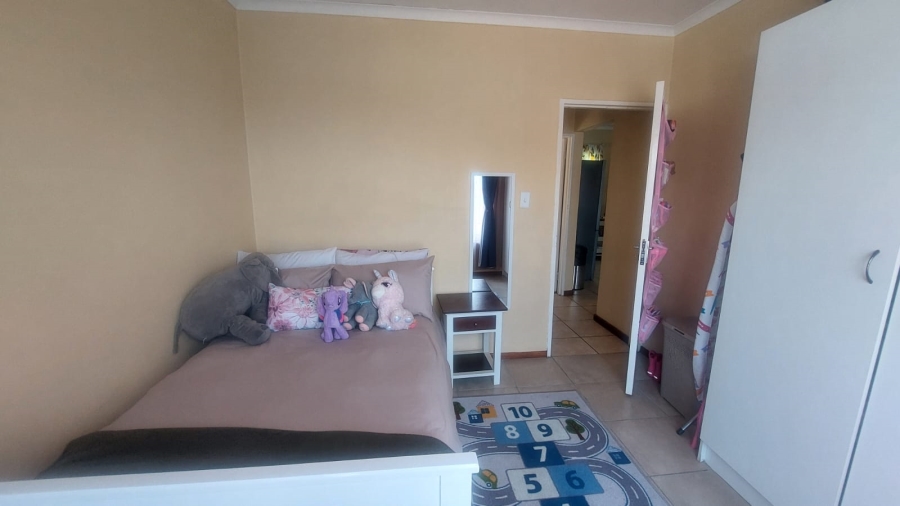 To Let 2 Bedroom Property for Rent in South Crest Gauteng