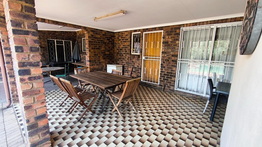 4 Bedroom Property for Sale in Brackenhurst Gauteng