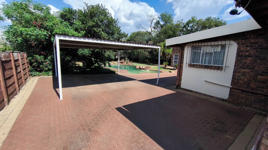 4 Bedroom Property for Sale in Brackenhurst Gauteng