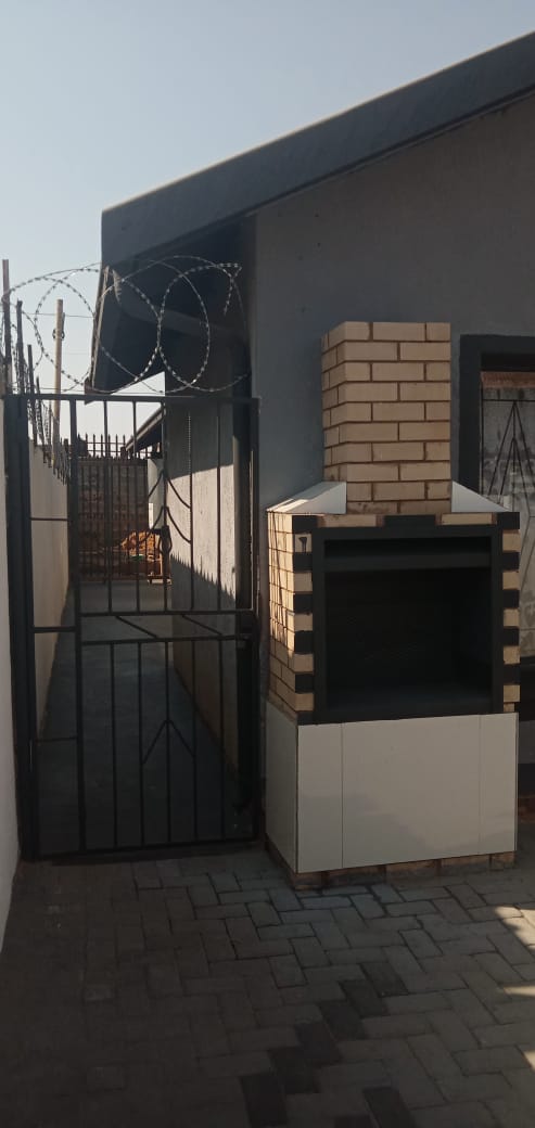 3 Bedroom Property for Sale in Tlamatlama Gauteng