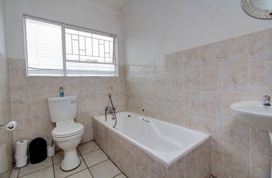 3 Bedroom Property for Sale in Wilgeheuwel Gauteng