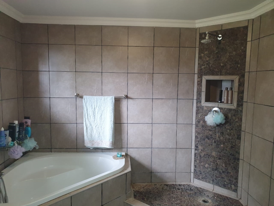 3 Bedroom Property for Sale in Buyscelia Gauteng