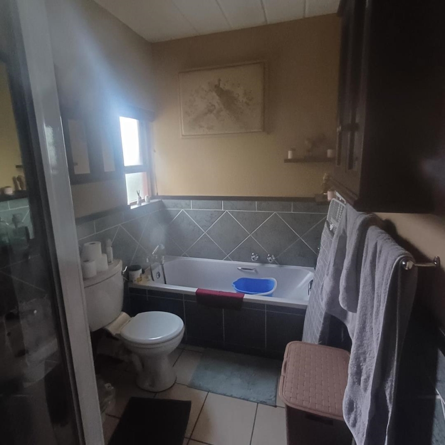 To Let 2 Bedroom Property for Rent in Douglasdale Gauteng