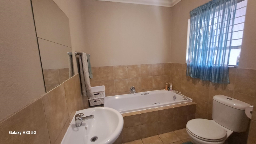 1 Bedroom Property for Sale in Buccleuch Gauteng