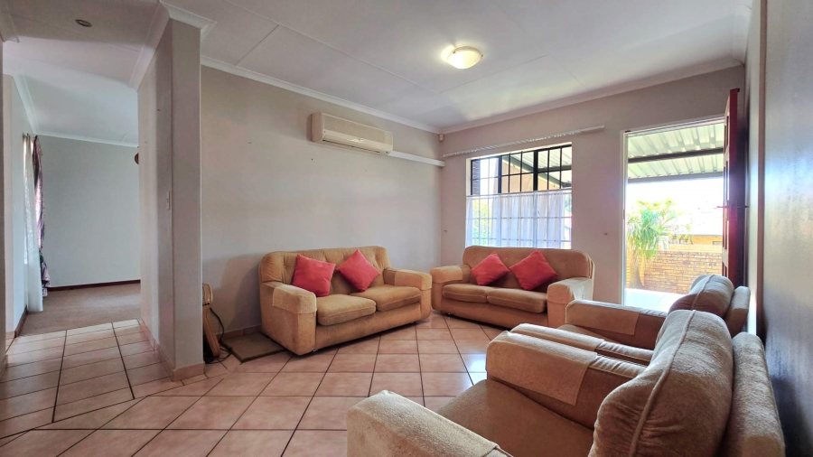 2 Bedroom Property for Sale in Magalieskruin Gauteng