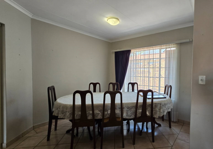 2 Bedroom Property for Sale in Magalieskruin Gauteng