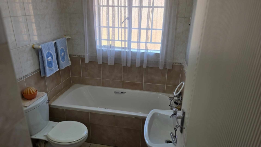 2 Bedroom Property for Sale in Magalieskruin Gauteng