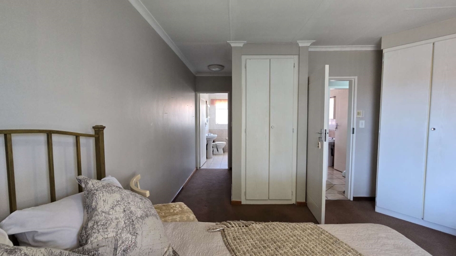 2 Bedroom Property for Sale in Magalieskruin Gauteng