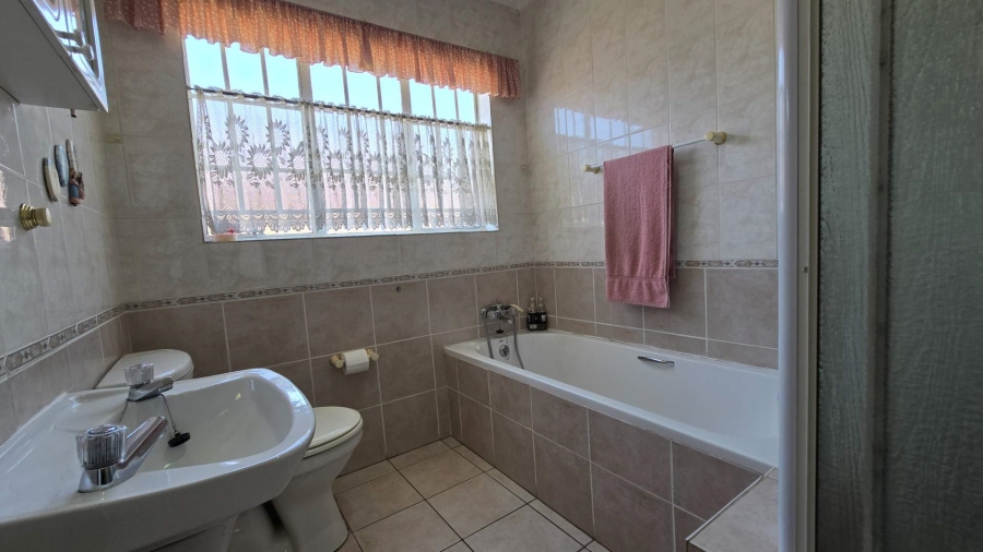 2 Bedroom Property for Sale in Magalieskruin Gauteng