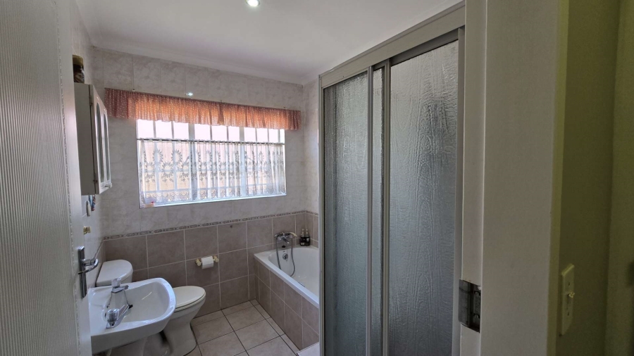 2 Bedroom Property for Sale in Magalieskruin Gauteng