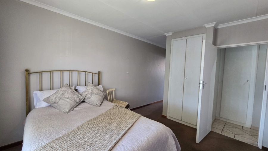 2 Bedroom Property for Sale in Magalieskruin Gauteng