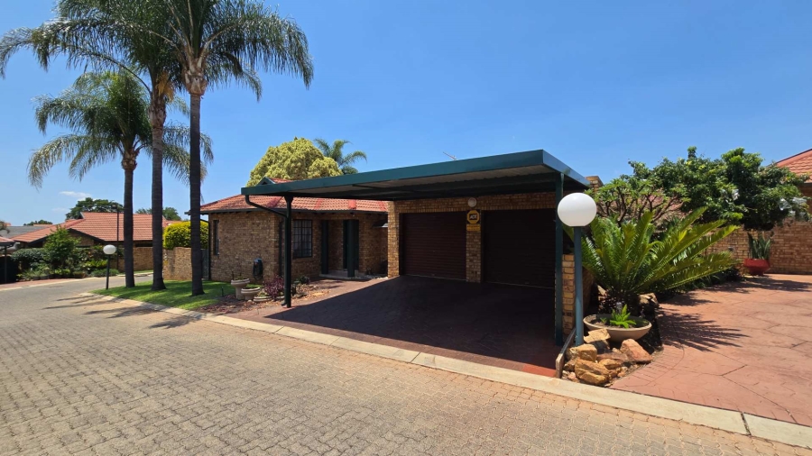 2 Bedroom Property for Sale in Magalieskruin Gauteng